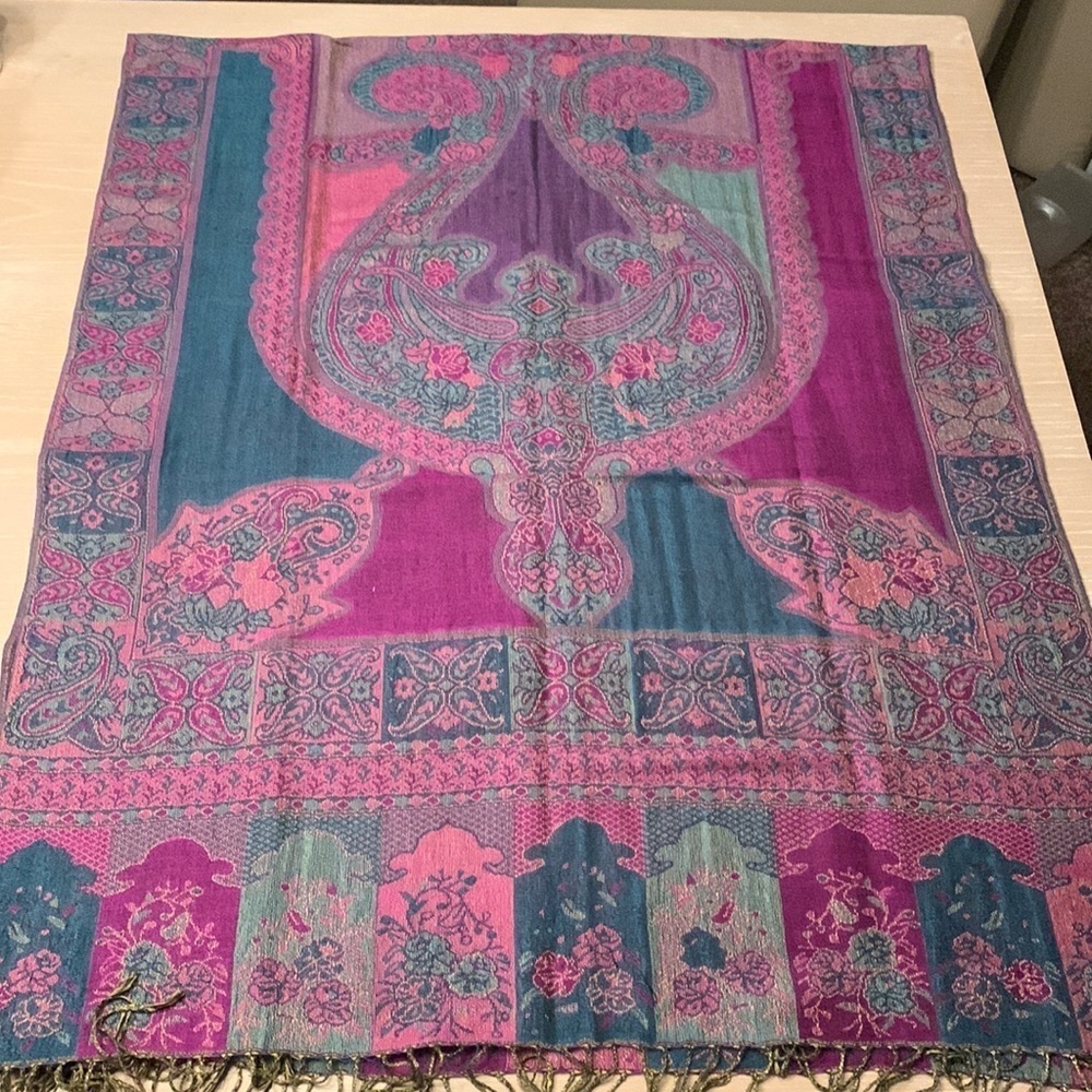 Scarf with breathtaking colors, believed to be Pashmina but tag missing